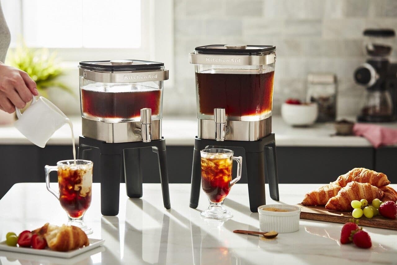 Cold brew coffee maker - slow extraction method for smooth, low-acidity iced coffee concentrate